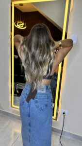 Luzes no cabelo, com contorno ou sem contorno